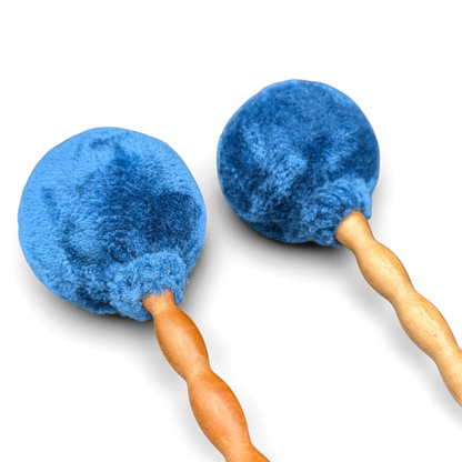 Grotta Sonora roller mallet pair – blue faux-fur heads close-up